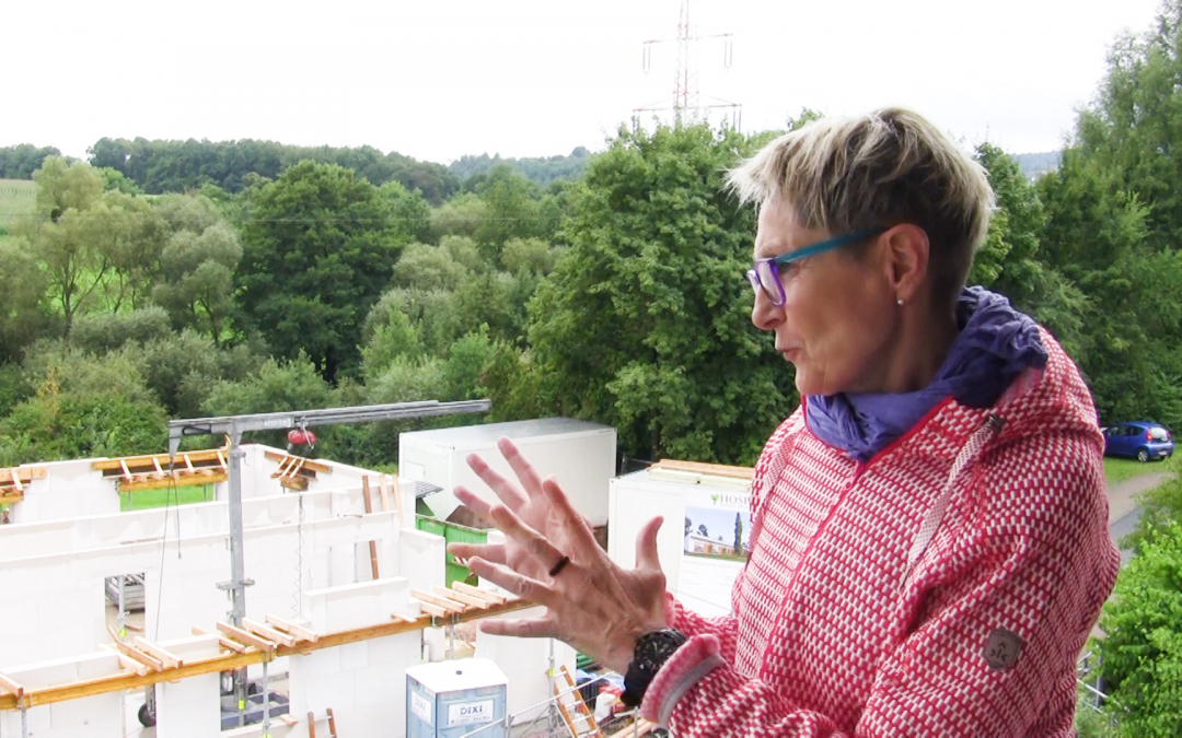 Barbara Prystanowski erklärt das zukünftige Rotary-Hospiz